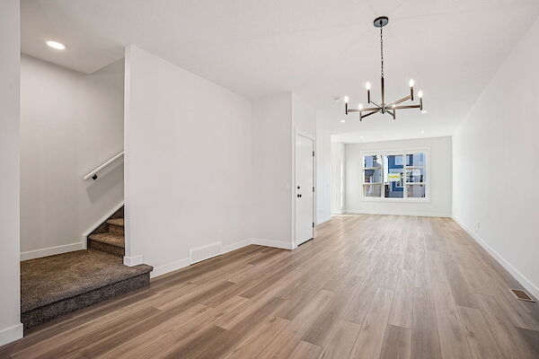 Calgary 3 bedrooms Duplex for rent. Property photo: 682121-2