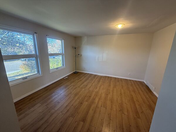 Calgary 3 bedrooms House for rent. Property photo: 682123-2