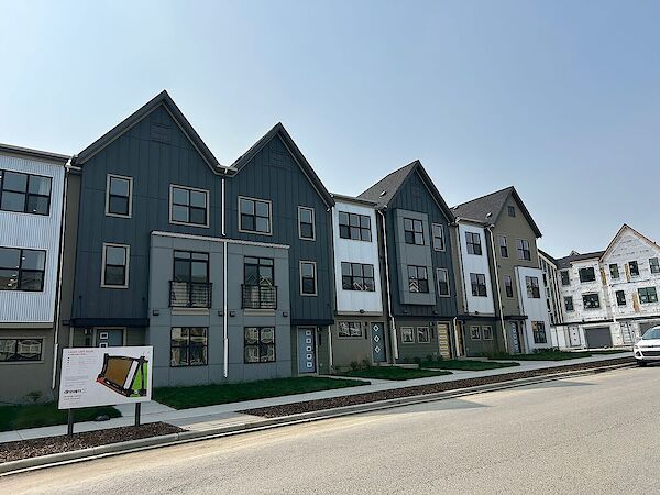 Calgary 3 bedrooms Townhouse for rent. Property photo: 682127-2