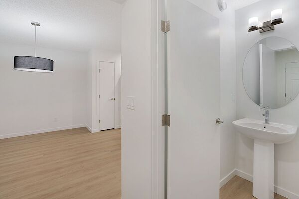 Edmonton 3 bedrooms House for rent. Property photo: 682231-2