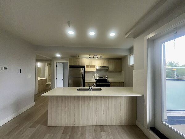 Edmonton 2 bedrooms Condo Unit for rent. Property photo: 682264-2