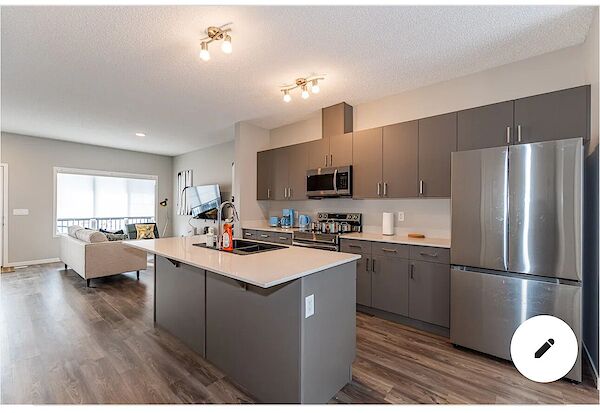 Edmonton 3 bedrooms House for rent. Property photo: 682332-3