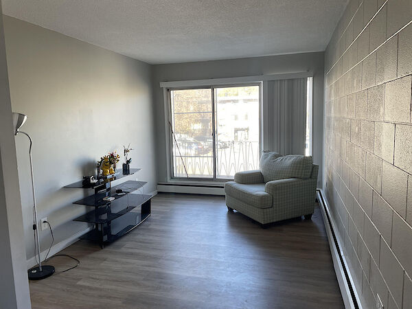 Calgary 1 bedroom Condo Unit for rent. Property photo: 682335-2