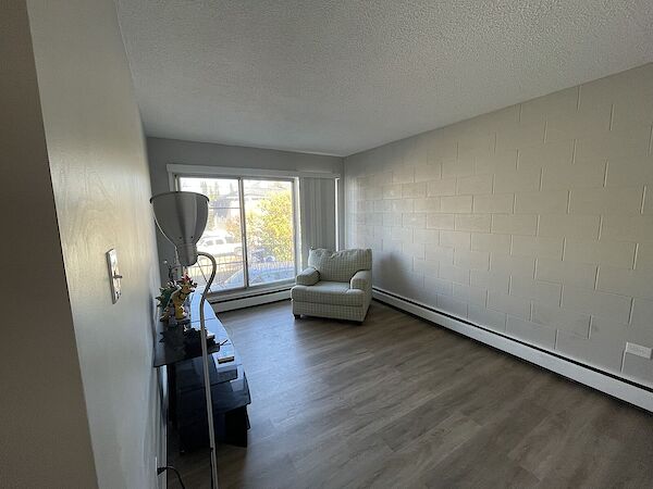 Calgary 1 bedroom Condo Unit for rent. Property photo: 682335-3