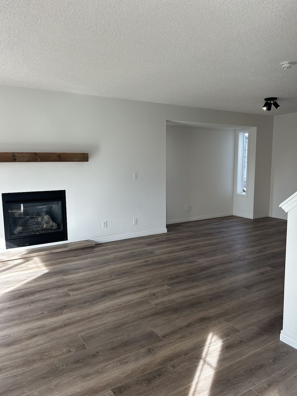 Calgary 4 bedrooms House for rent. Property photo: 682394-1
