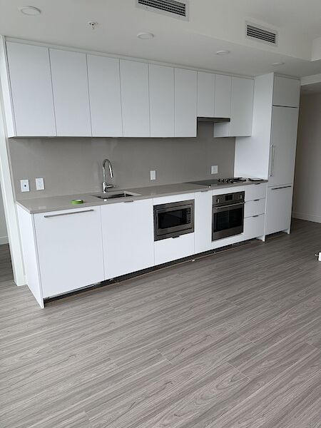Surrey 1 bedroom Condo Unit for rent. Property photo: 682395-3