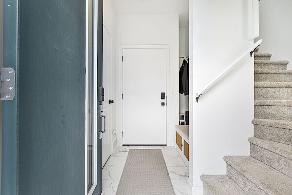 Calgary 2 bedrooms Townhouse for rent. Property photo: 682422-2