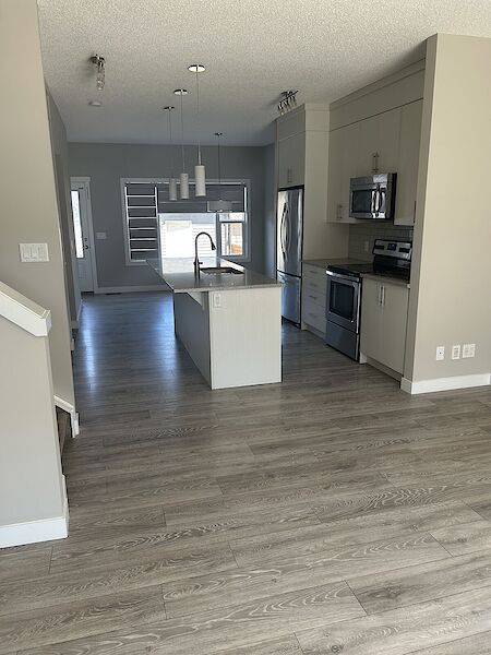 Calgary 4 + Den bedrooms House for rent. Property photo: 682426-2