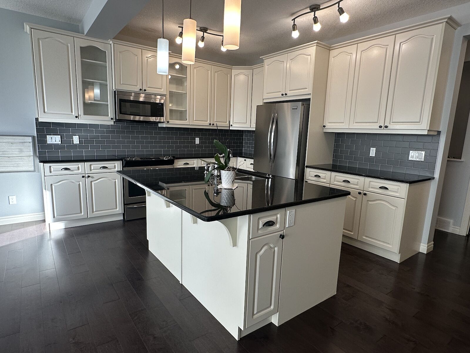 Calgary 3 bedrooms House for rent. Property photo: 682428-1