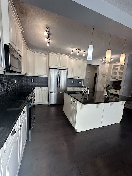 Calgary 3 bedrooms House for rent. Property photo: 682428-3