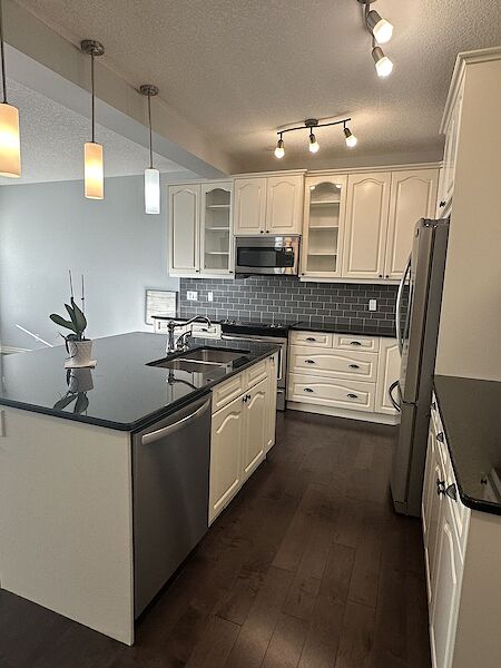 Calgary 3 bedrooms House for rent. Property photo: 682428-2