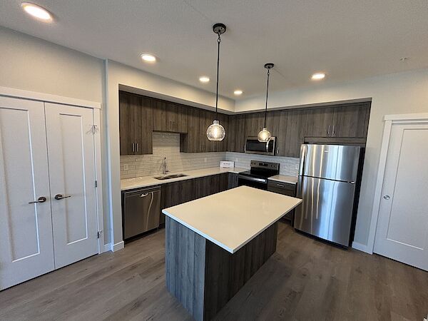 Calgary 3 bedrooms Condo Unit for rent. Property photo: 682515-3