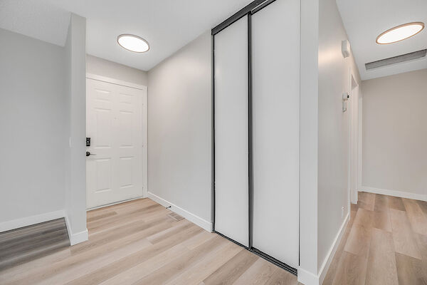 Calgary 3 bedrooms House for rent. Property photo: 682520-2