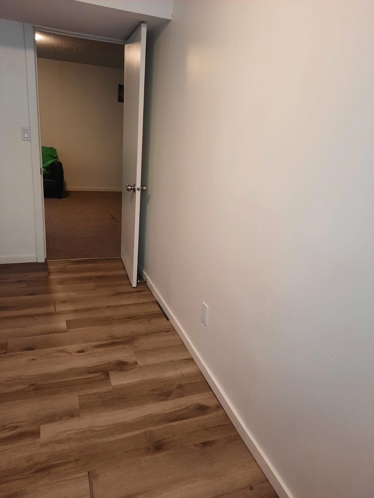 Calgary 1 bedroom Room For Rent for rent. Property photo: 682617-1
