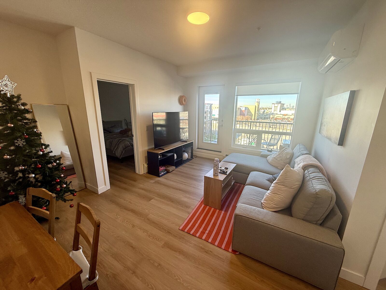 Calgary 2 bedrooms Condo Unit for rent. Property photo: 682673-1