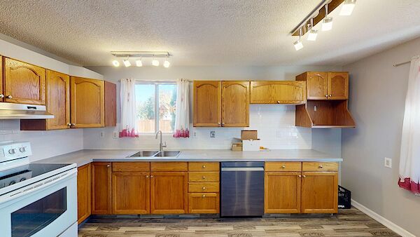 Calgary 3 bedrooms House for rent. Property photo: 682892-2