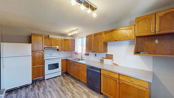 Calgary 3 bedrooms House for rent. Property photo: 682892-3