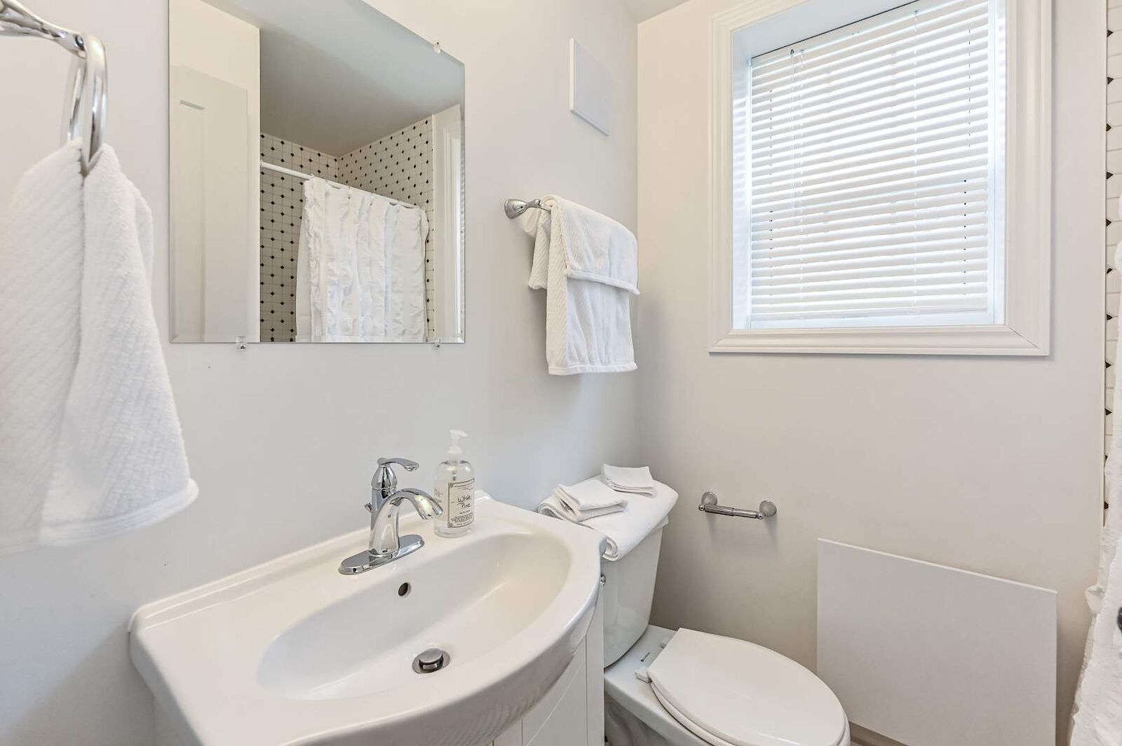 Burlington 1 bedrooms Apartment for rent. Property photo: 682909-1