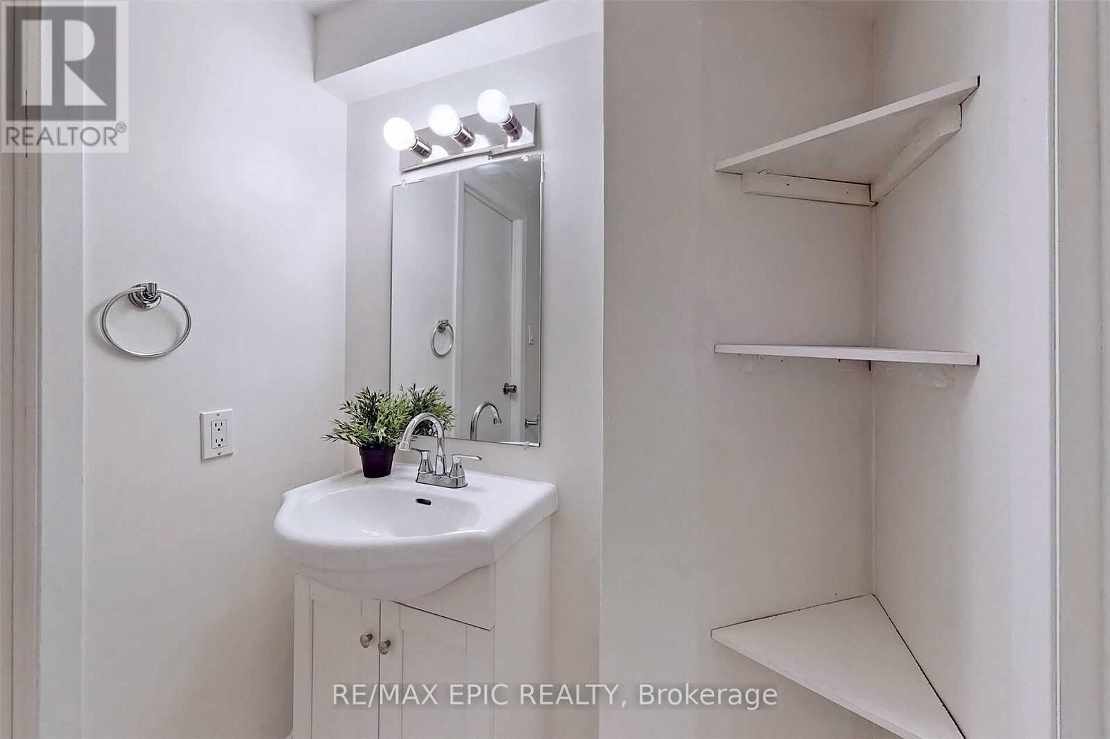 Toronto 4 bedrooms Townhouse for rent. Property photo: 683026-1
