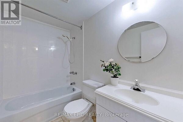 Toronto 4 bedrooms Townhouse for rent. Property photo: 683026-3