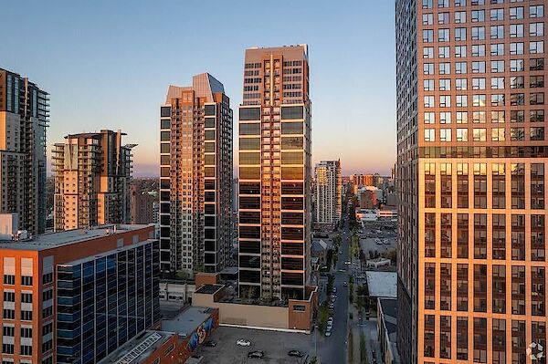 Calgary 2 bedrooms Condo Unit for rent. Property photo: 683042-2