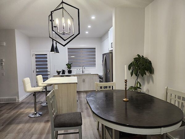 Calgary 3 bedrooms Townhouse for rent. Property photo: 683103-2