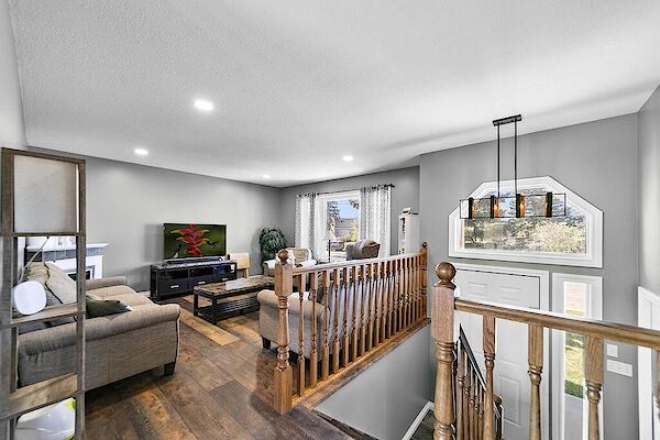 Camrose 6 bedrooms House for rent. Property photo: 683110-3