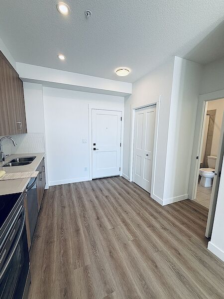 Calgary 1 bedroom Condo Unit for rent. Property photo: 683151-2