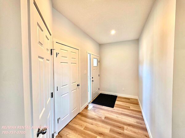 Edmonton 3 bedrooms Main Floor for rent. Property photo: 683181-2