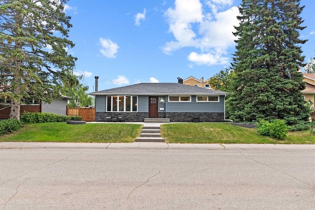 Calgary 5 bedrooms House for rent. Property photo: 683184-1