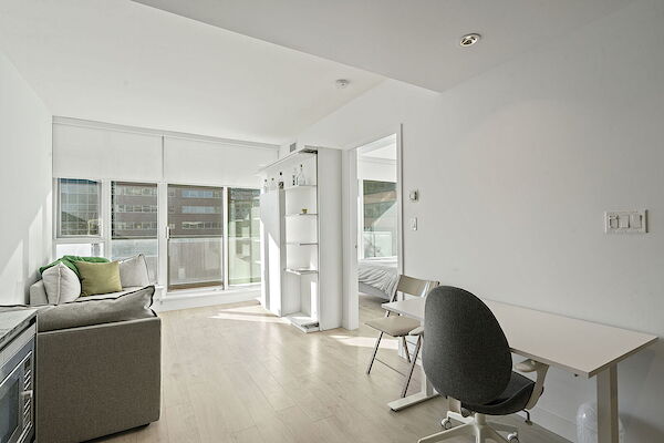 Calgary 1 bedroom Condo Unit for rent. Property photo: 683205-2