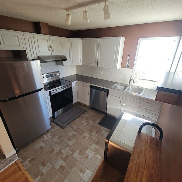 Calgary 3 bedrooms Townhouse for rent. Property photo: 683236-2