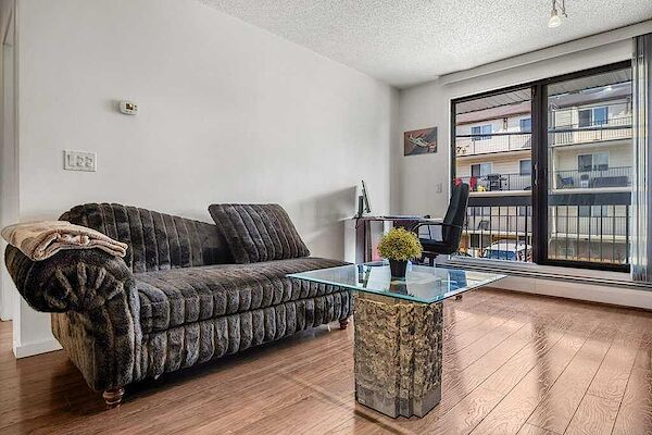 Calgary 1 bedroom Condo Unit for rent. Property photo: 683278-2
