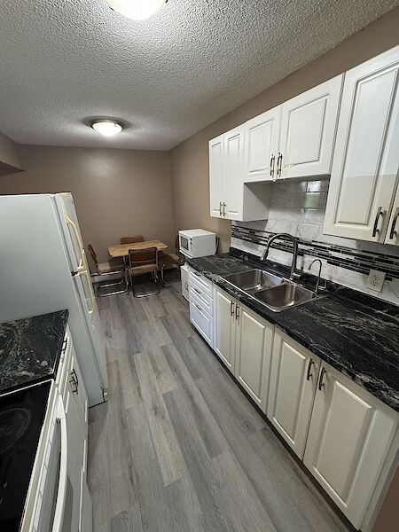 Regina 2 bedrooms Condo Unit for rent. Property photo: 683282-2
