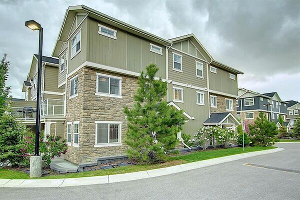 Calgary 4 bedrooms Townhouse for rent. Property photo: 683412-2