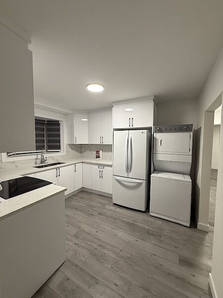 Edmonton 3 bedrooms Main Floor for rent. Property photo: 683544-2