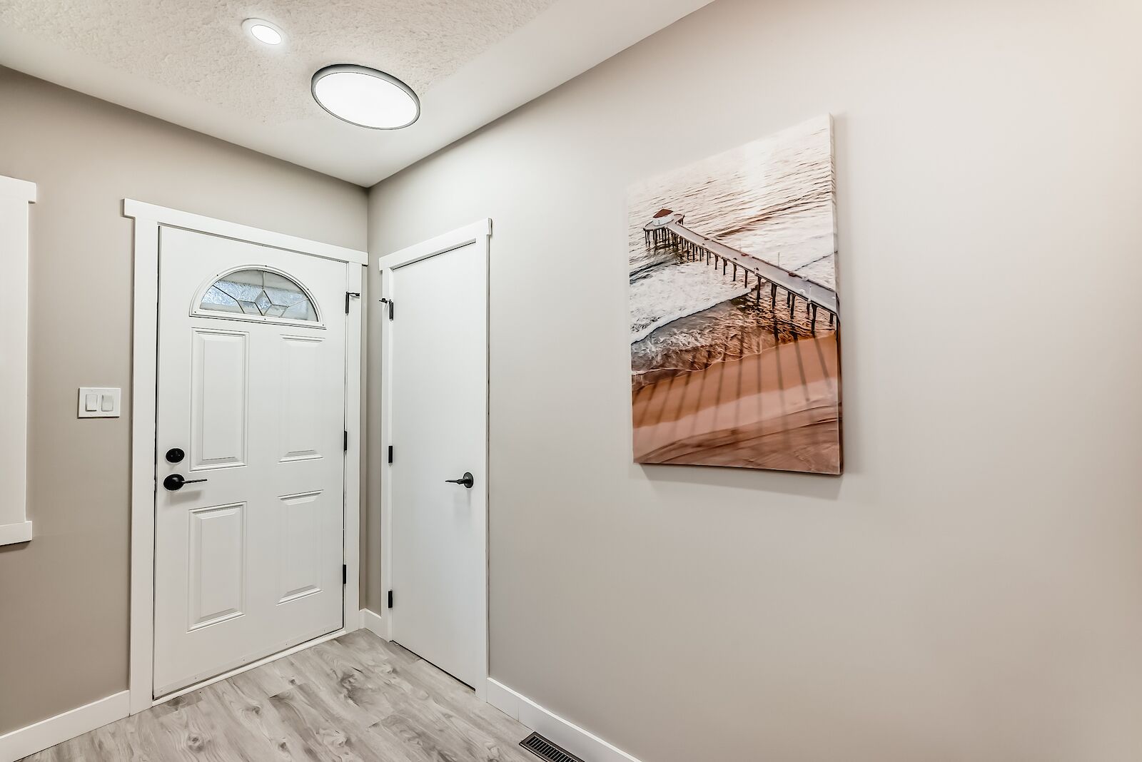 Calgary 2 bedrooms Main Floor for rent. Property photo: 683574-1