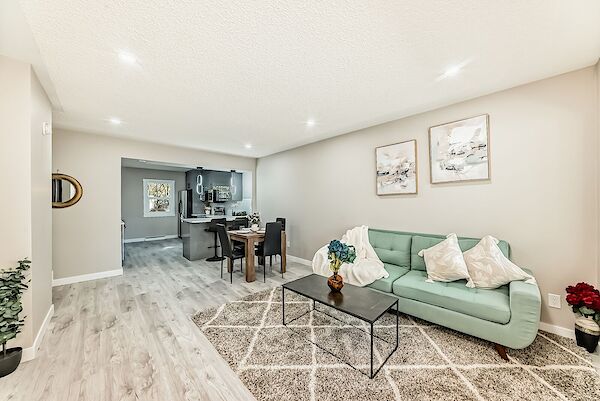 Calgary 2 bedrooms Main Floor for rent. Property photo: 683574-2