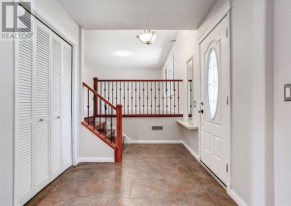 Calgary 4 bedrooms House for rent. Property photo: 683620-3