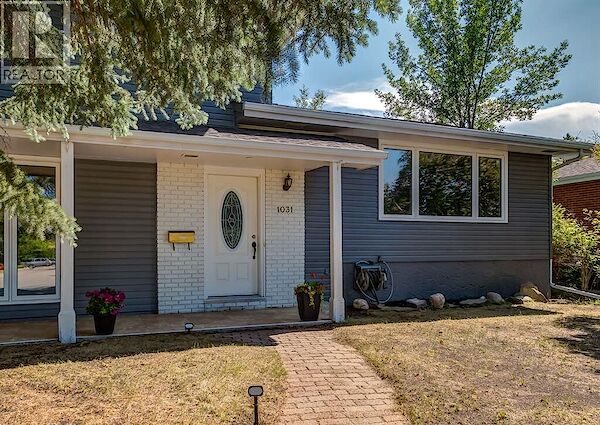 Calgary 4 bedrooms House for rent. Property photo: 683620-2