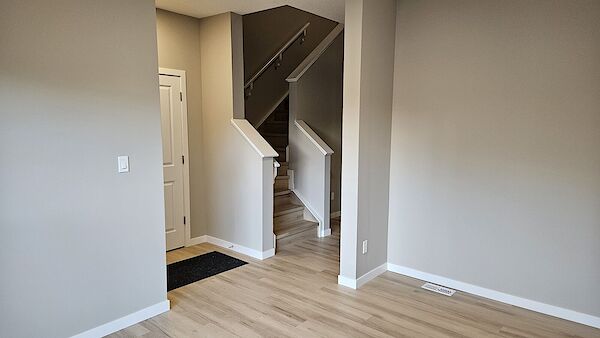 Edmonton 3 + Den bedrooms Main Floor for rent. Property photo: 683668-2