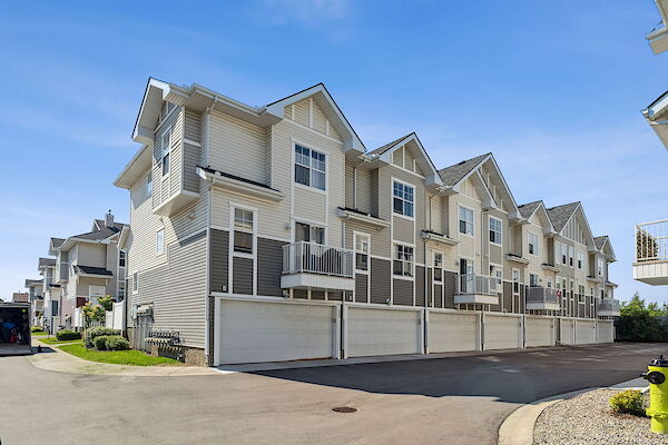 Calgary 2 bedrooms Townhouse for rent. Property photo: 683676-2