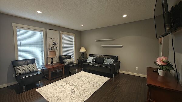 Calgary 4 bedrooms House for rent. Property photo: 683698-2