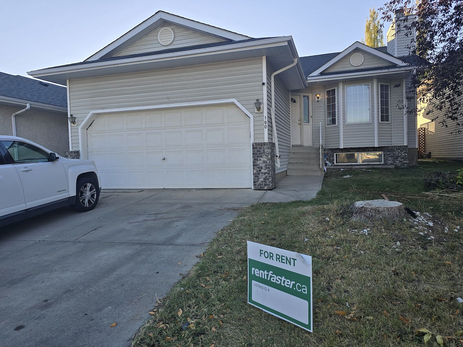 Calgary 4 bedrooms House for rent. Property photo: 683803-1