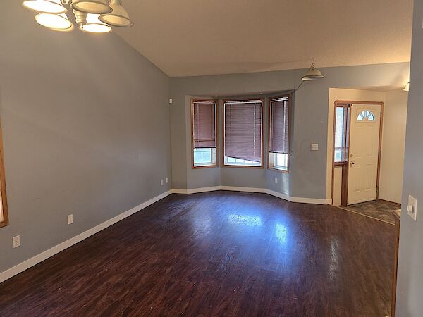 Calgary 4 bedrooms House for rent. Property photo: 683803-2