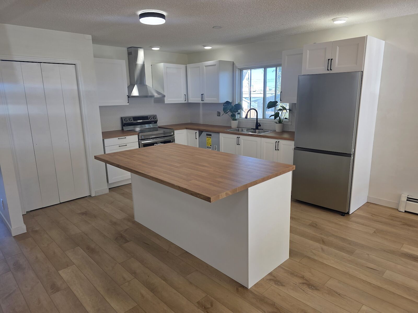 Edmonton 4 bedrooms Main Floor for rent. Property photo: 683809-1