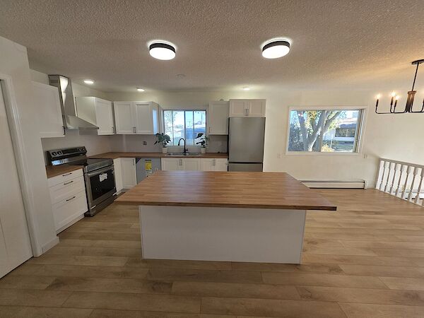 Edmonton 4 bedrooms Main Floor for rent. Property photo: 683809-2