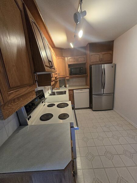 Calgary 3 + Den bedrooms House for rent. Property photo: 683844-3