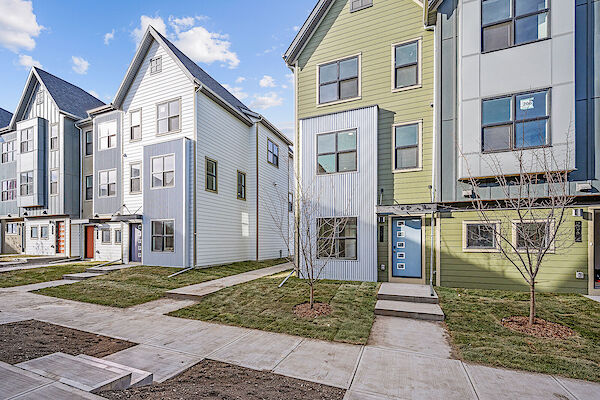 Calgary 3 bedrooms Townhouse for rent. Property photo: 683885-2