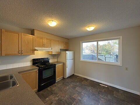 Calgary 3 bedrooms Duplex for rent. Property photo: 683896-3